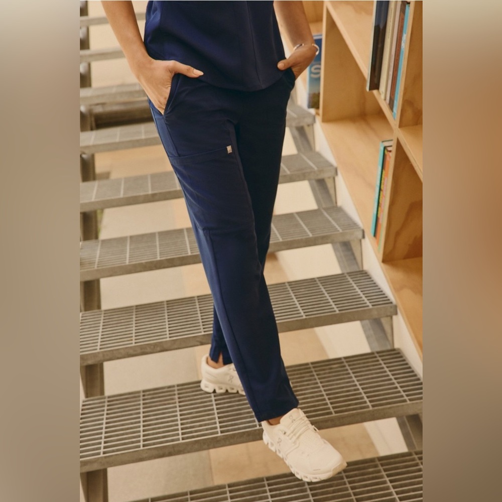 Fabletics ion scrub pants- size S navy